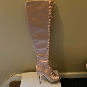 6 1/2  Aldo Cherisse boot. Never been worn